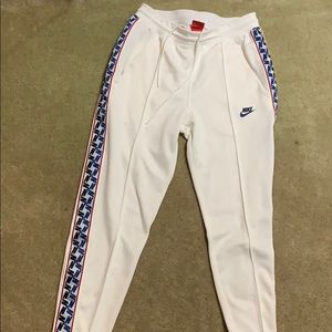 white nike joggers